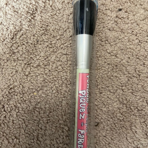 NEW theBalm | Powder to the People Powder/Blush Brush - Picture 5 of 5